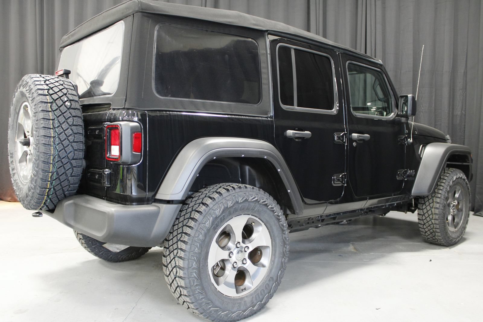 Used 2022 Jeep Wrangler Unlimited Sport AWD/4WD image 3
