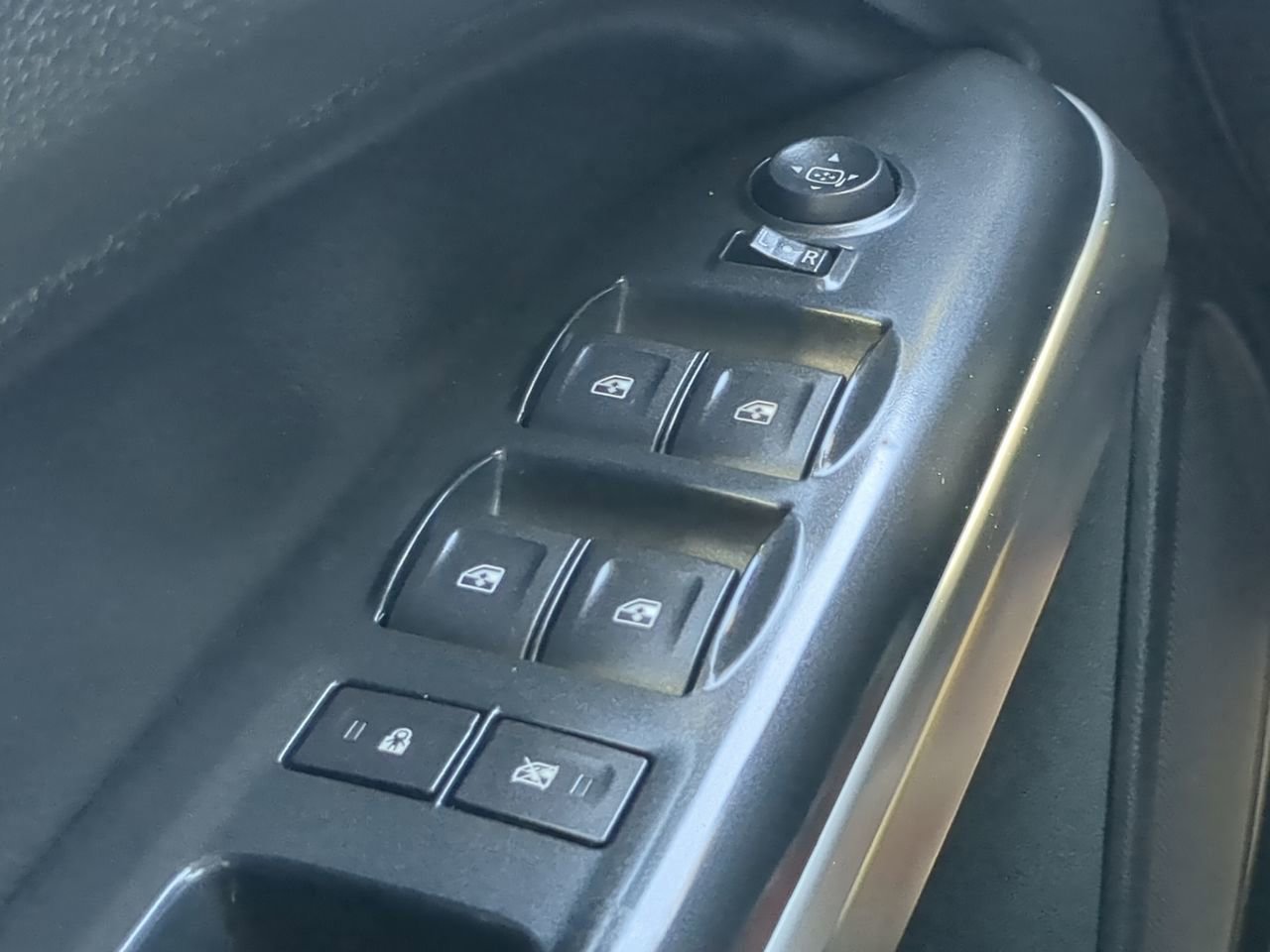 Used 2015 Chevrolet Colorado LT w/ Luxury Package image 23