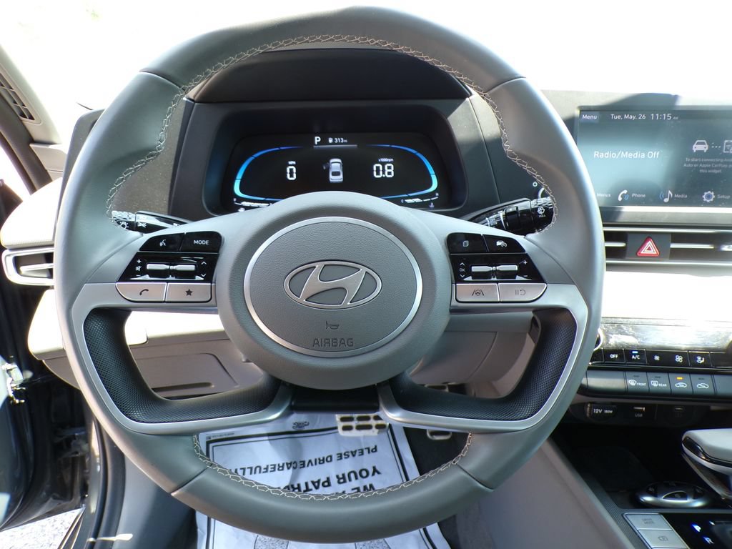 Used 2025 Hyundai Elantra Sport FWD image 12