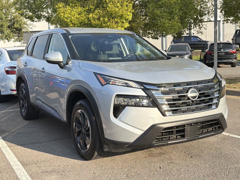 Used 2025 Nissan Rogue SV AWD/4WD image 3