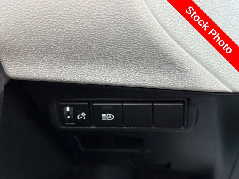 Used 2023 Toyota Corolla Cross L AWD/4WD image 29