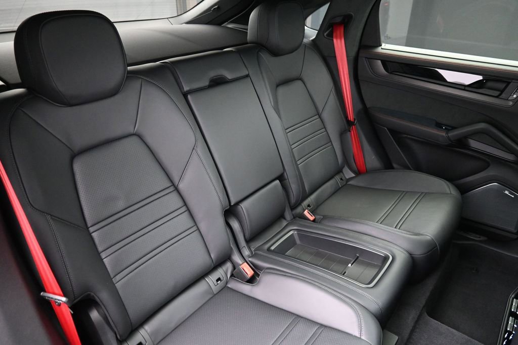 Certified 2026 Porsche Cayenne GTS AWD/4WD image 28