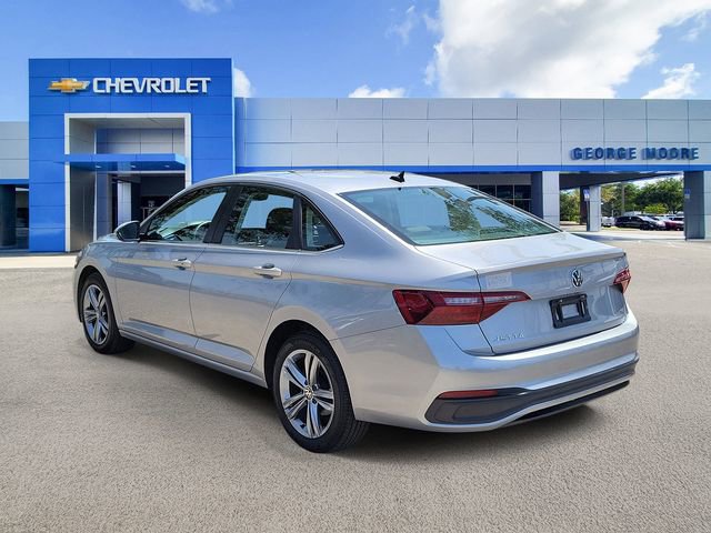 Used 2024 Volkswagen Jetta SE image 3