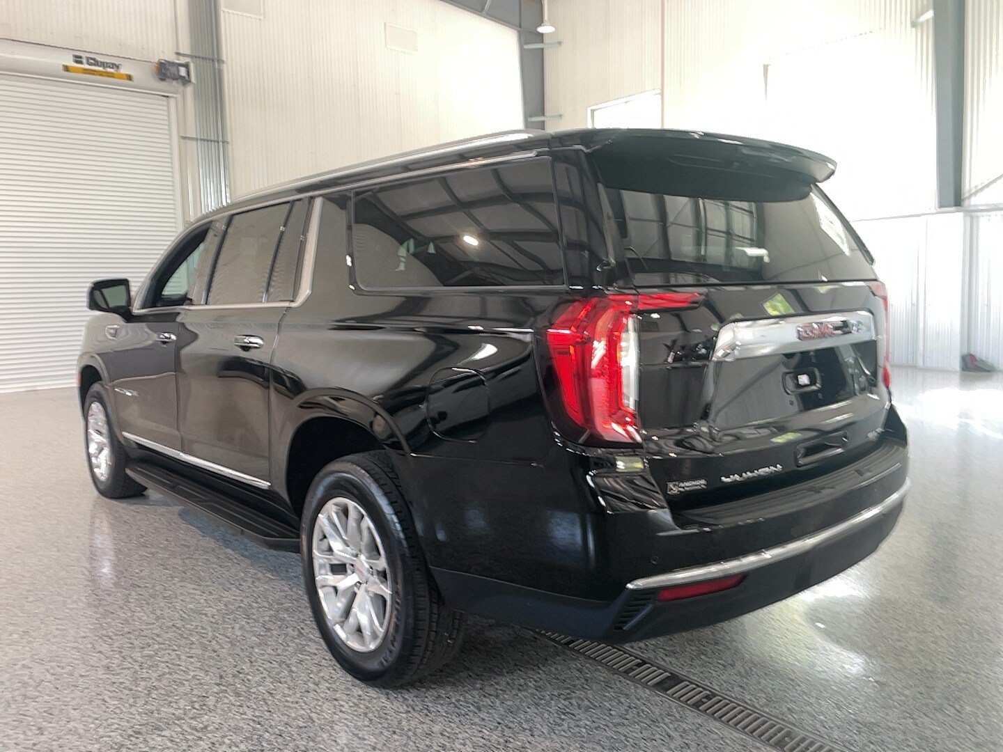 Used 2023 GMC Yukon XL SLT w/ SLT Premium Package AWD/4WD image 23