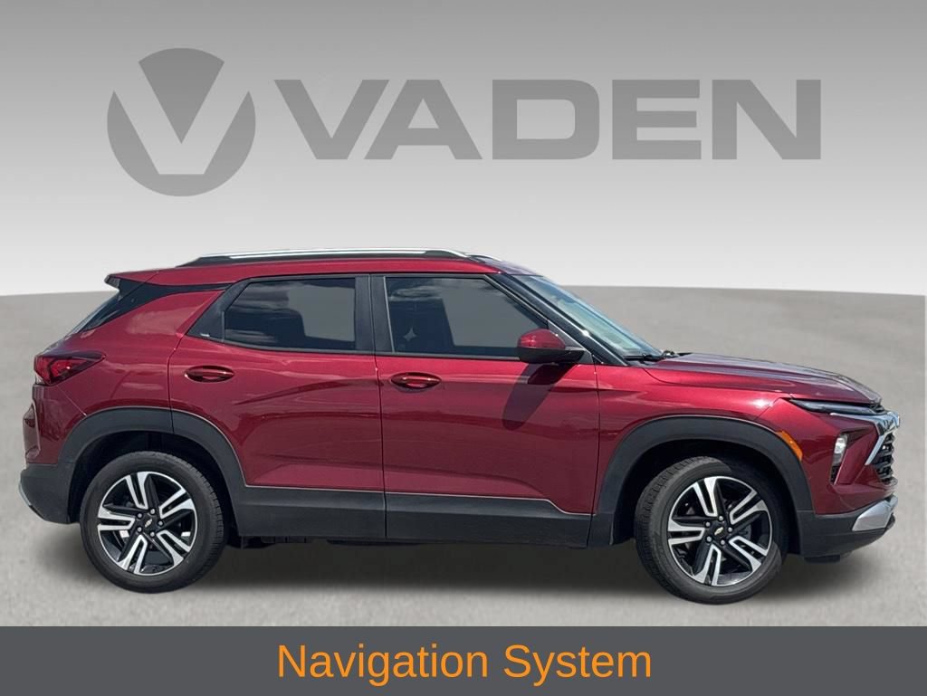 Used 2025 Chevrolet TrailBlazer LT w/ LT Cold Weather Package FWD image 4