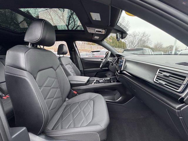 Used 2024 Volkswagen Atlas Cross Sport SE w/ Panoramic Sunroof Package image 7