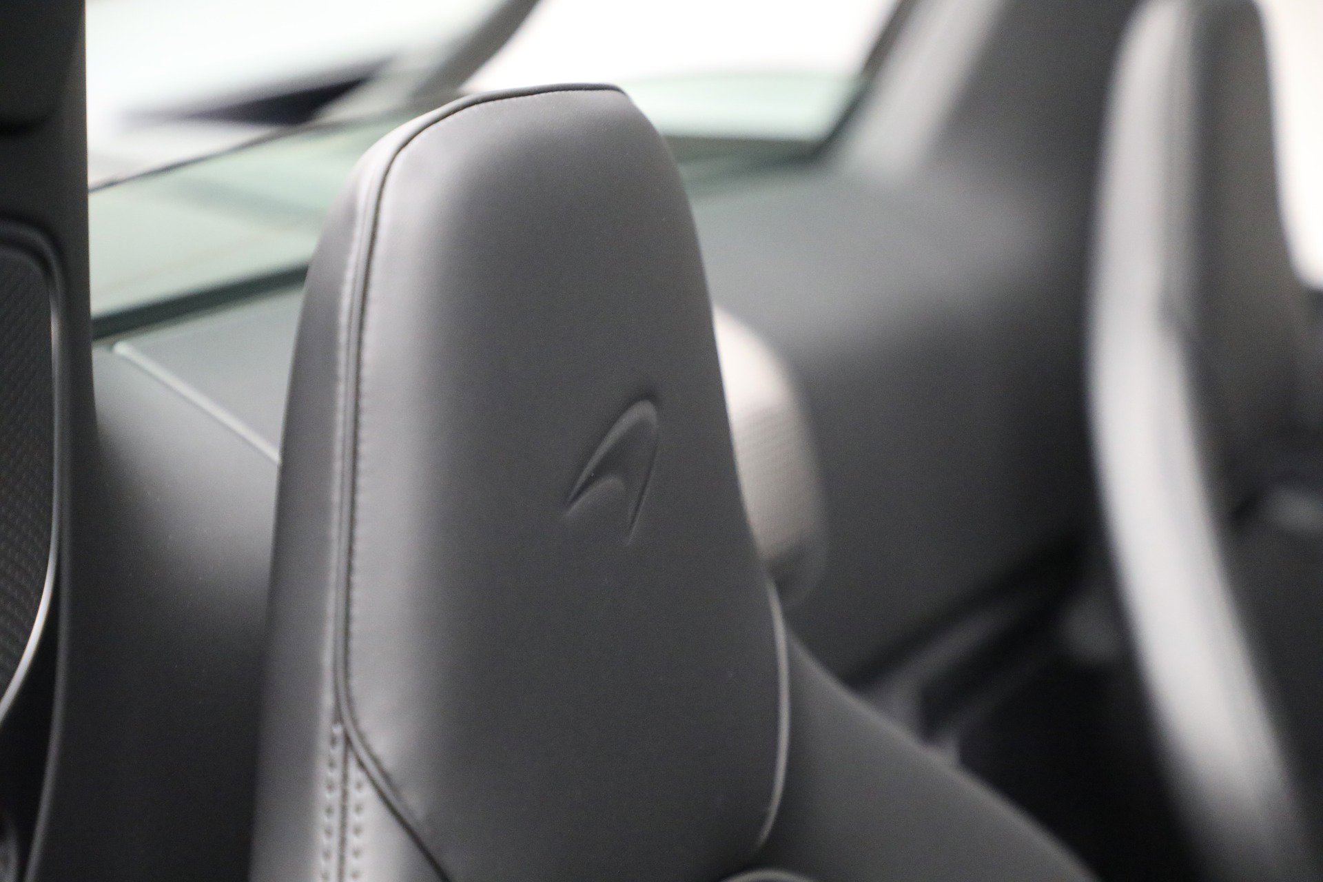 New 2025 McLaren Artura TechLux image 35