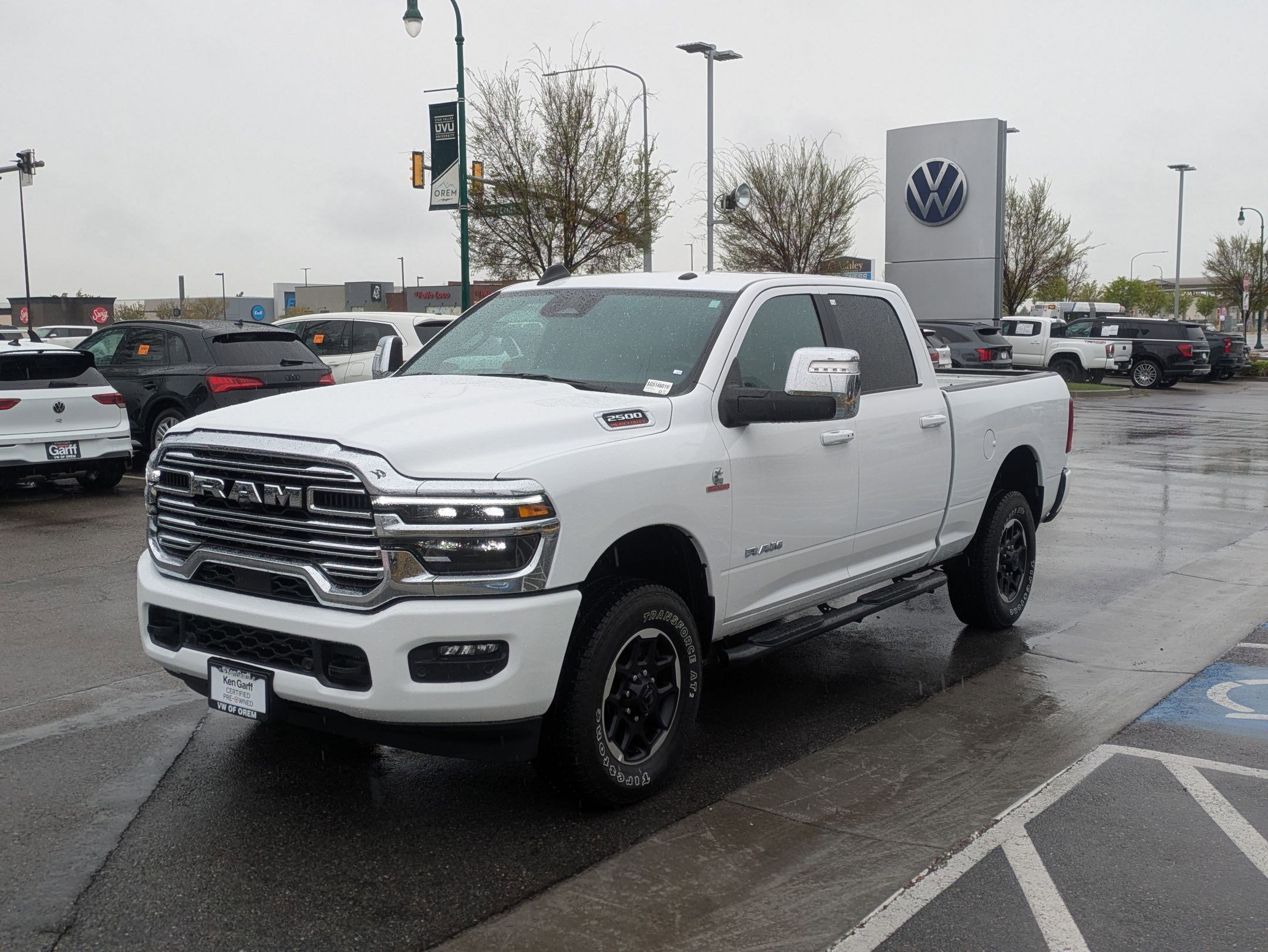 Used 2025 RAM 2500 Laramie AWD/4WD image 11