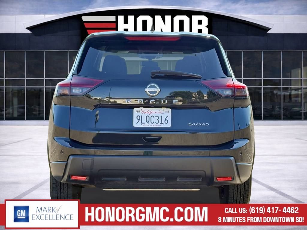 Used 2024 Nissan Rogue SV image 4