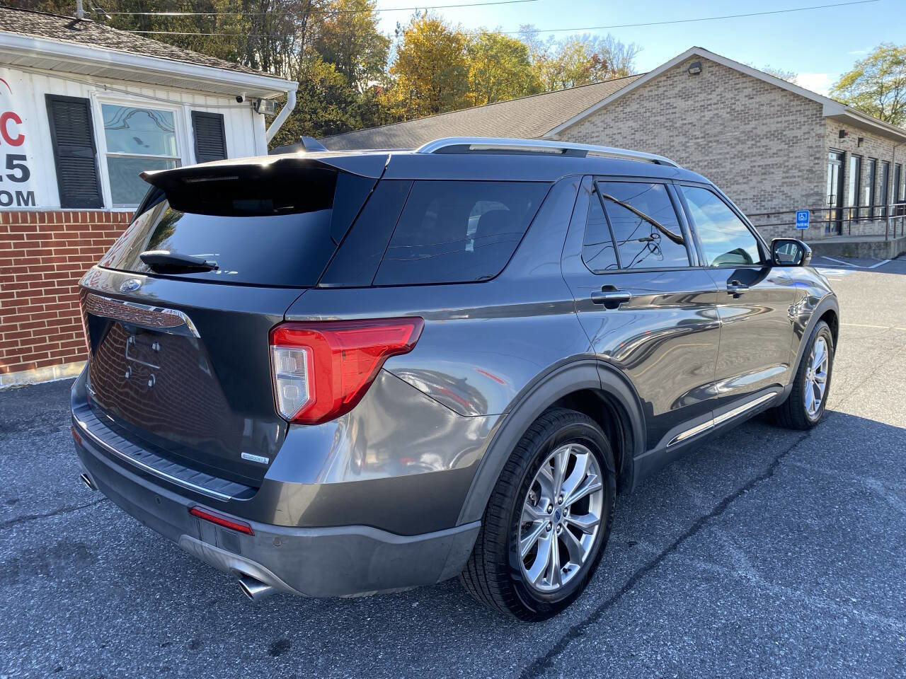 Used 2020 Ford Explorer Limited RWD image 5