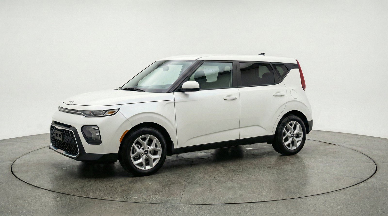 Used 2025 Kia Soul LX w/ LX Technology Package FWD image 3