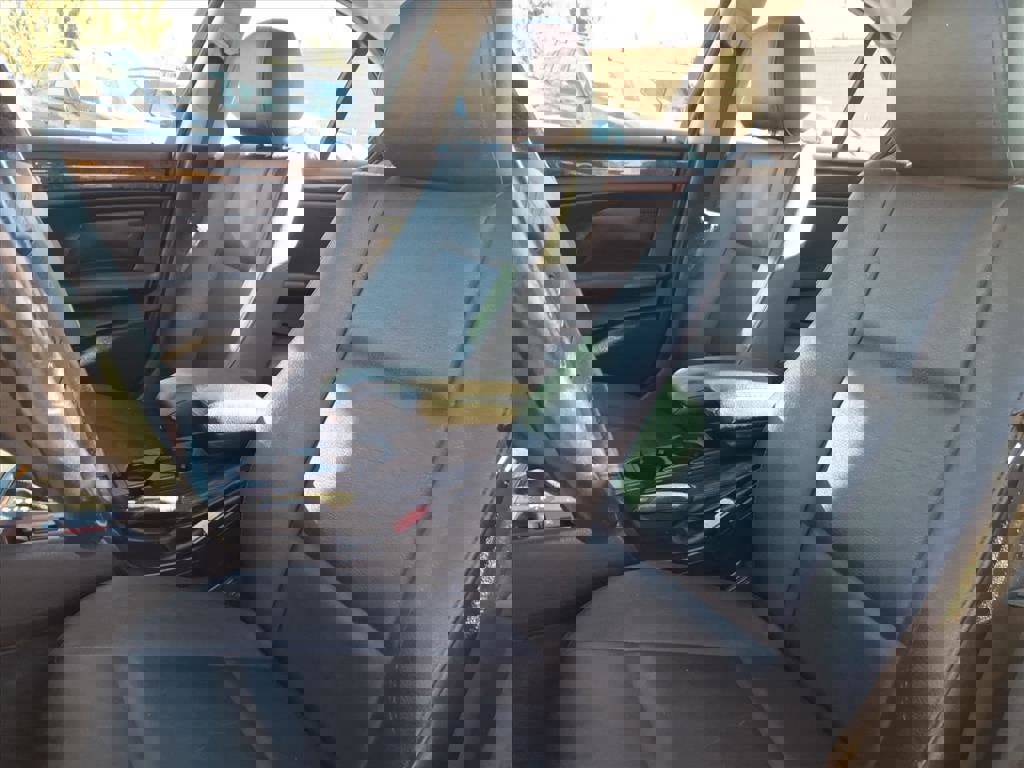 Used 2005 BMW 325i Sedan image 17