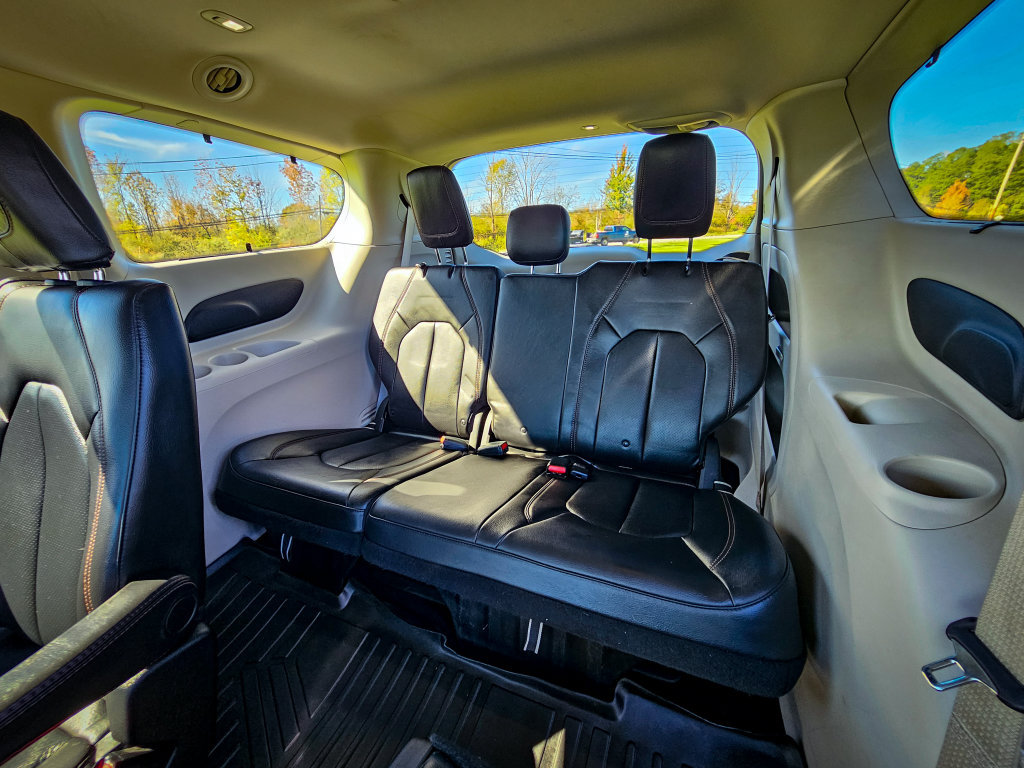 Used 2019 Chrysler Pacifica Touring-L FWD image 33
