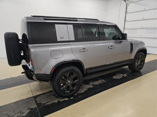 Used 2022 Land Rover Defender 110 X-Dynamic HSE AWD/4WD image 2