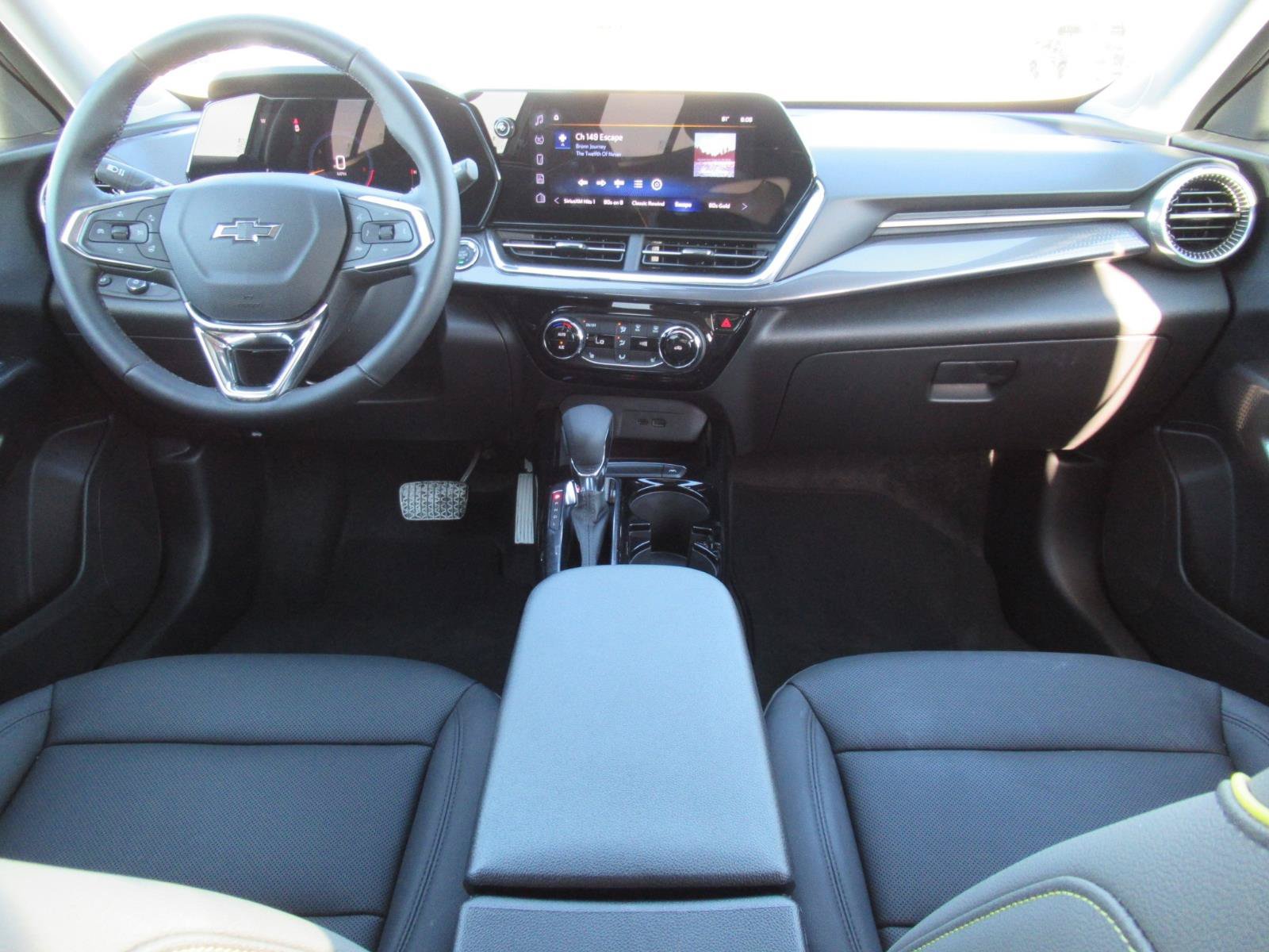 Used 2025 Chevrolet Trax ACTIV w/ Sunroof Package FWD image 12