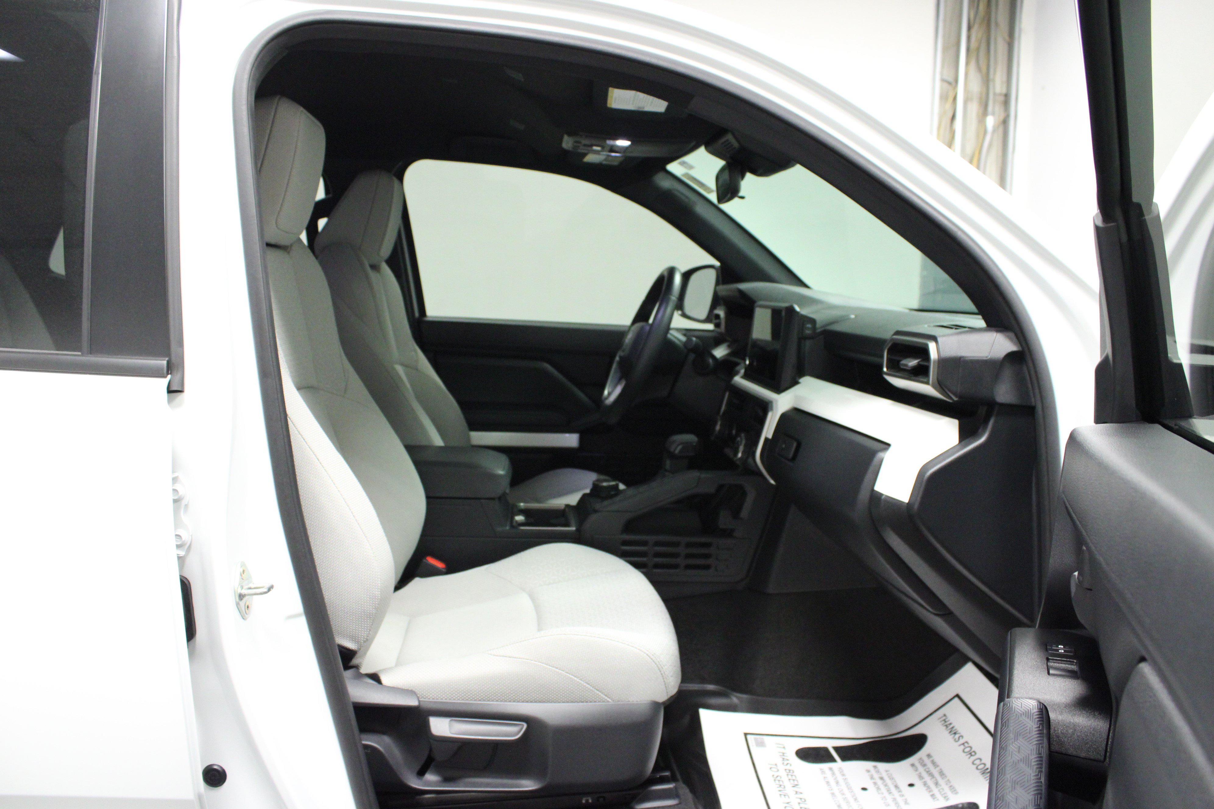 Used 2025 Toyota 4Runner SR5 AWD/4WD image 15