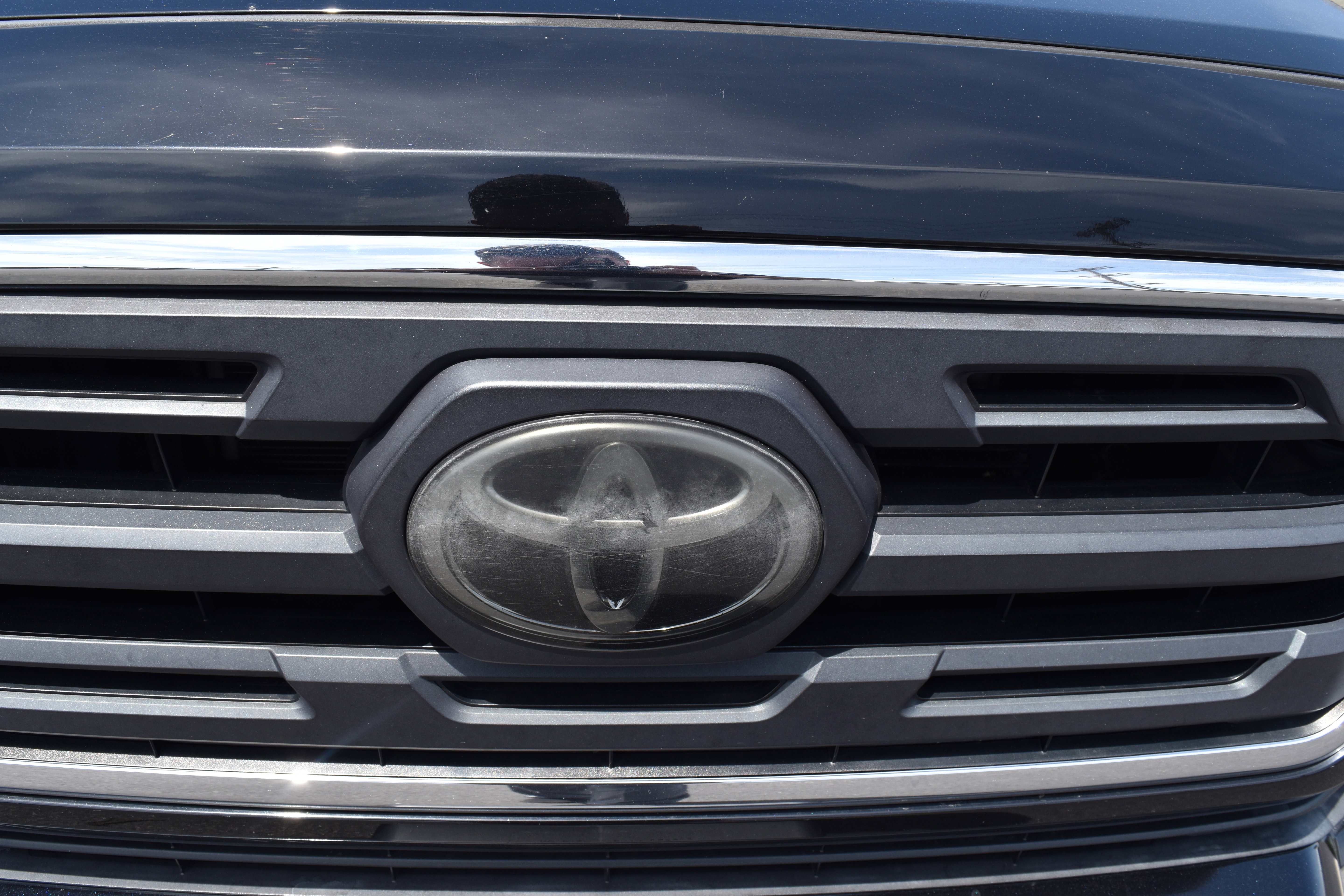 Used 2018 Toyota Tacoma SR5 RWD image 12