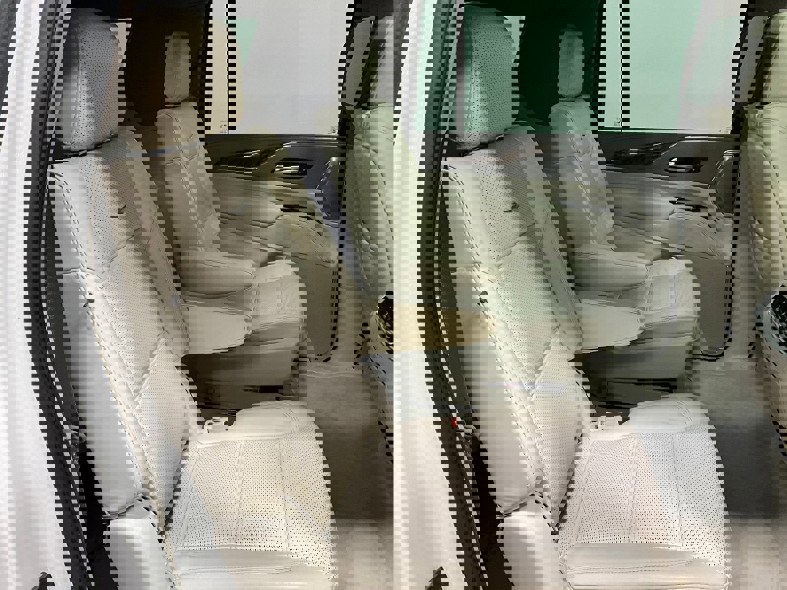 Used 2021 Cadillac Escalade ESV Premium Luxury Platinum image 23