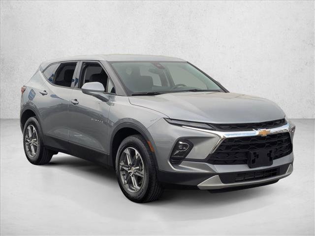 Used 2025 Chevrolet Blazer LT AWD/4WD image 3