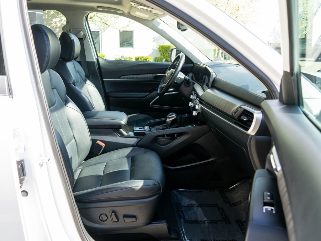 Certified 2023 Kia Telluride EX w/ EX Captain's Chair Package FWD image 10
