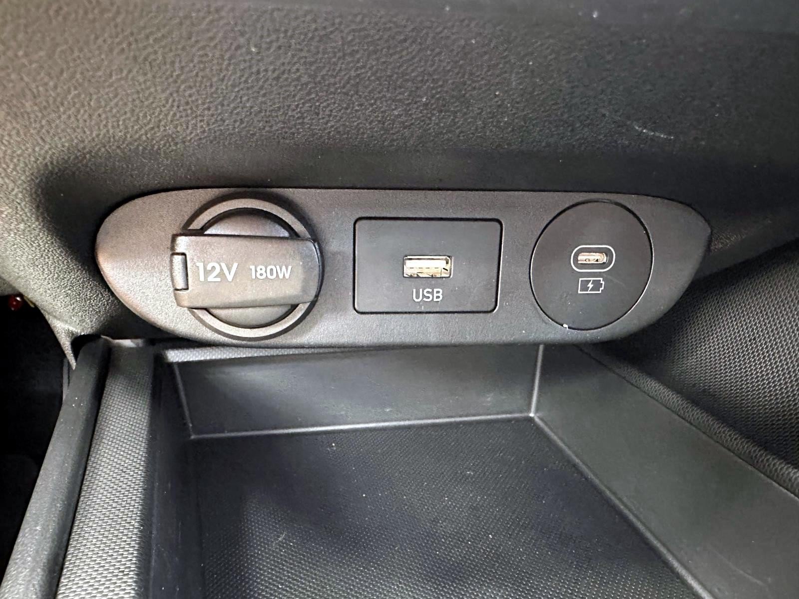 Used 2025 Hyundai Elantra SE FWD image 24