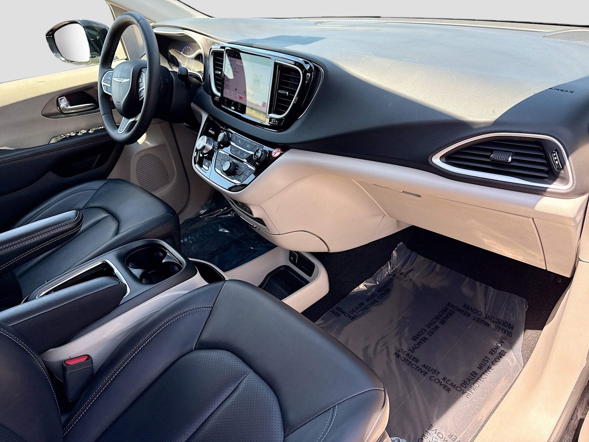 Used 2024 Chrysler Pacifica Touring-L FWD image 14