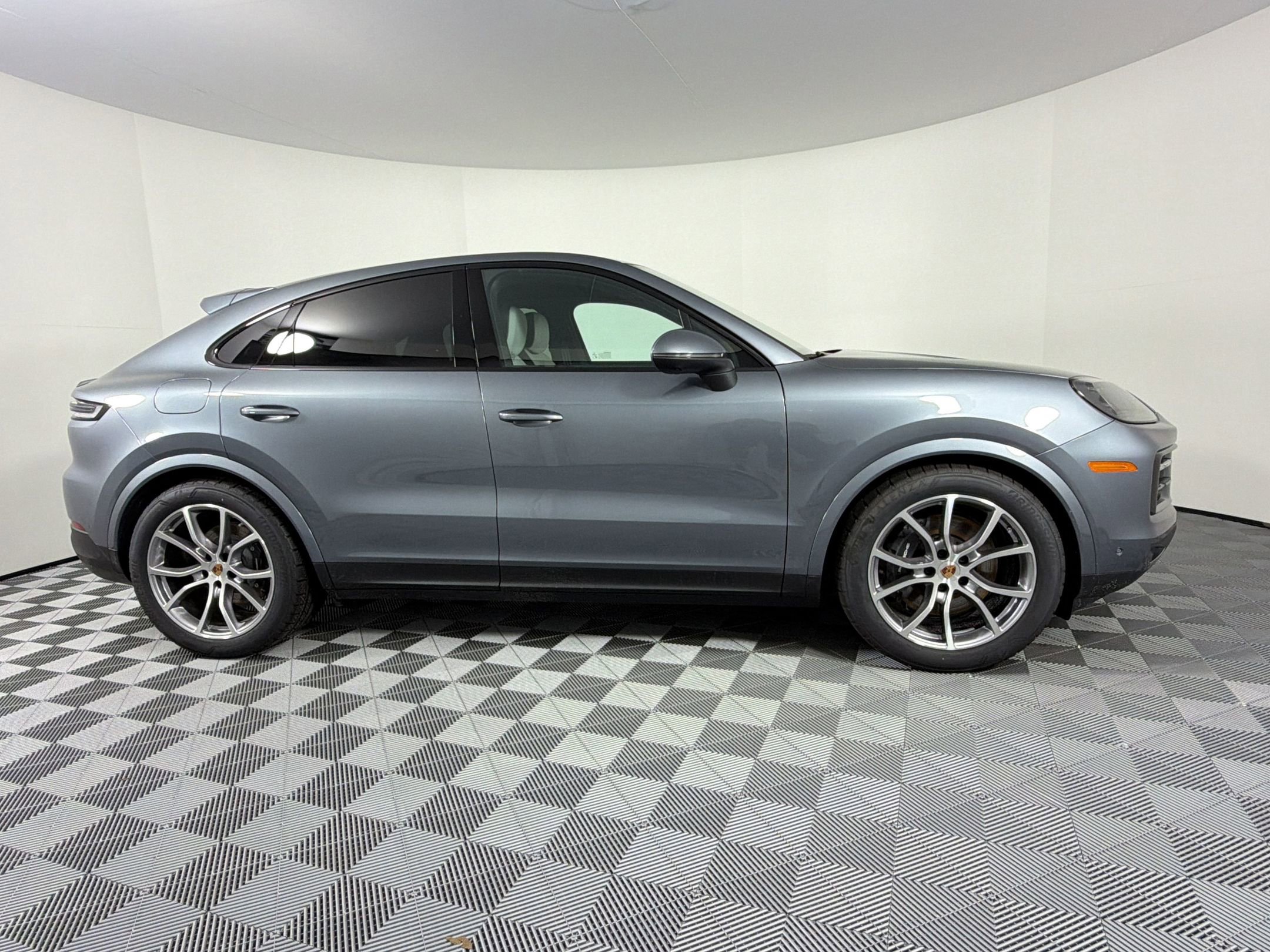 New 2026 Porsche Cayenne Coupe AWD/4WD image 11