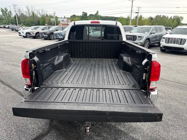 Used 2017 Toyota Tacoma SR5 AWD/4WD image 12