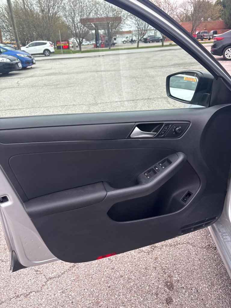 Used 2016 Volkswagen Jetta S image 10