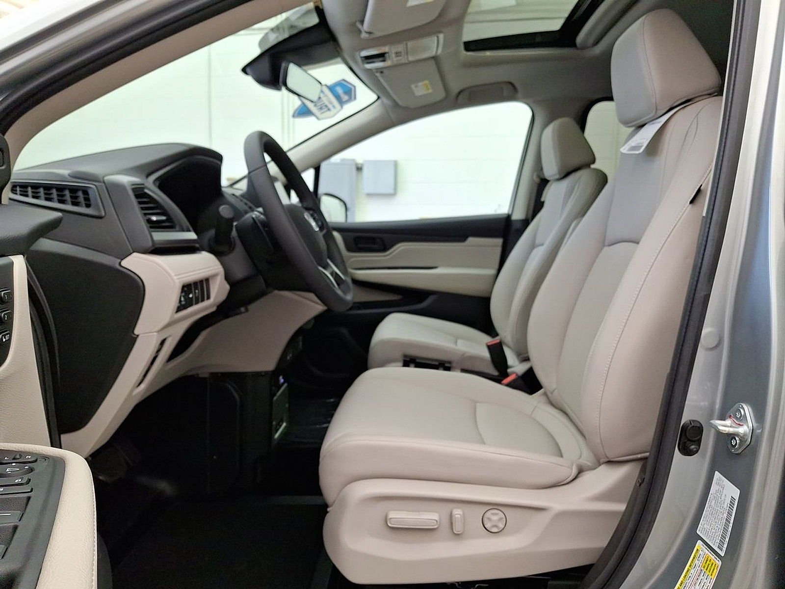 Used 2025 Honda Odyssey EX-L image 14