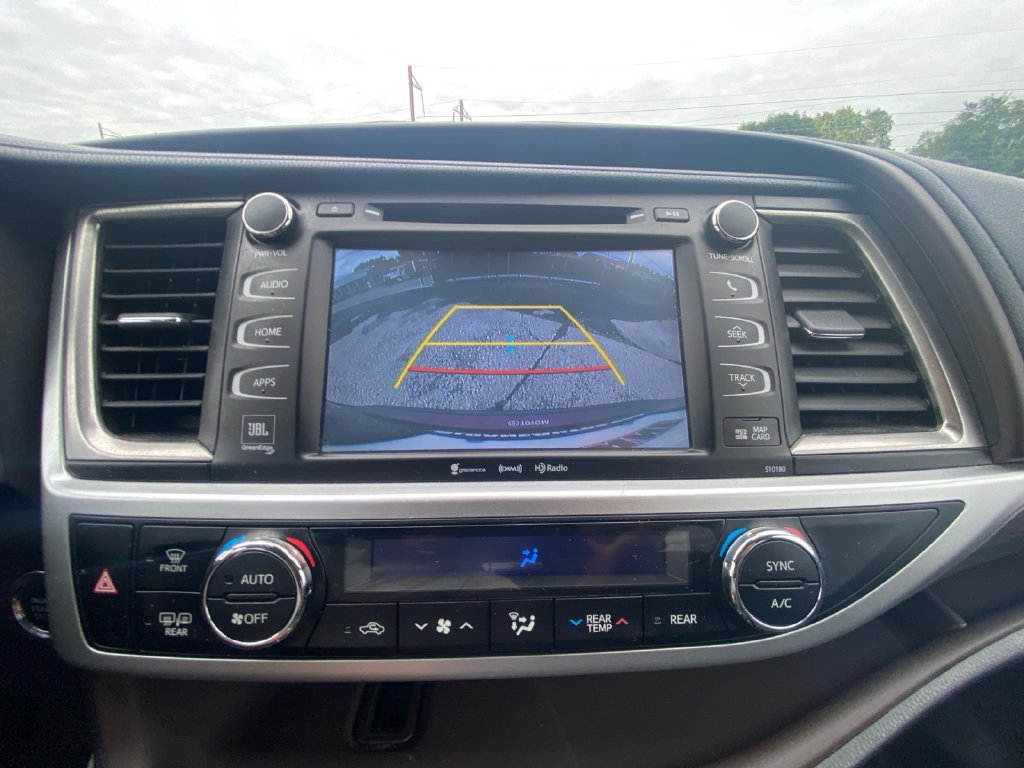 Used 2018 Toyota Highlander Limited AWD/4WD image 22