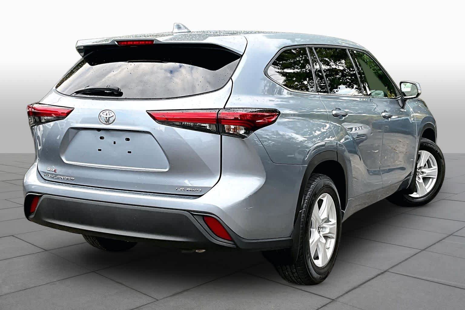 Used 2021 Toyota Highlander LE AWD/4WD image 13