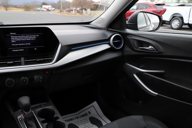 Used 2025 Chevrolet Trax LS image 23
