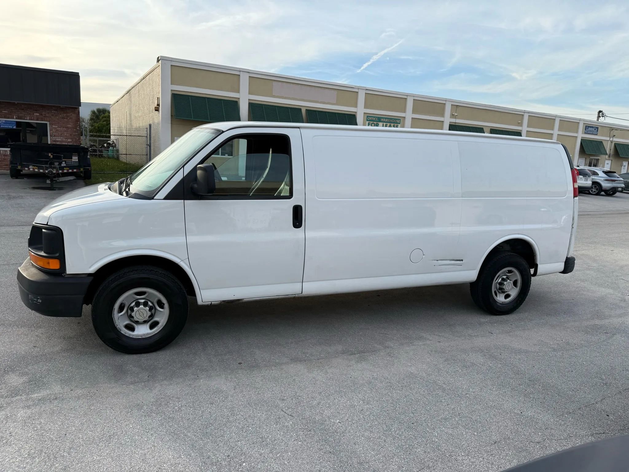 Used 2010 Chevrolet Express 2500 Extended image 4