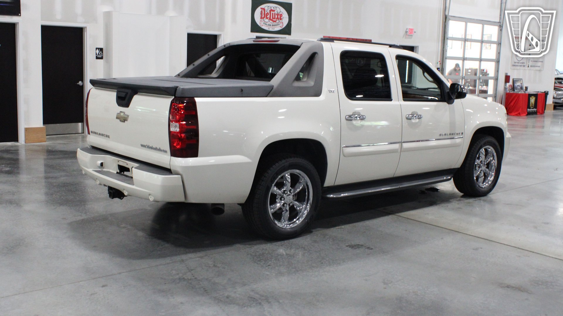 Used 2008 Chevrolet Avalanche LTZ w/ LTZ Preferred Equipment Group AWD/4WD image 4