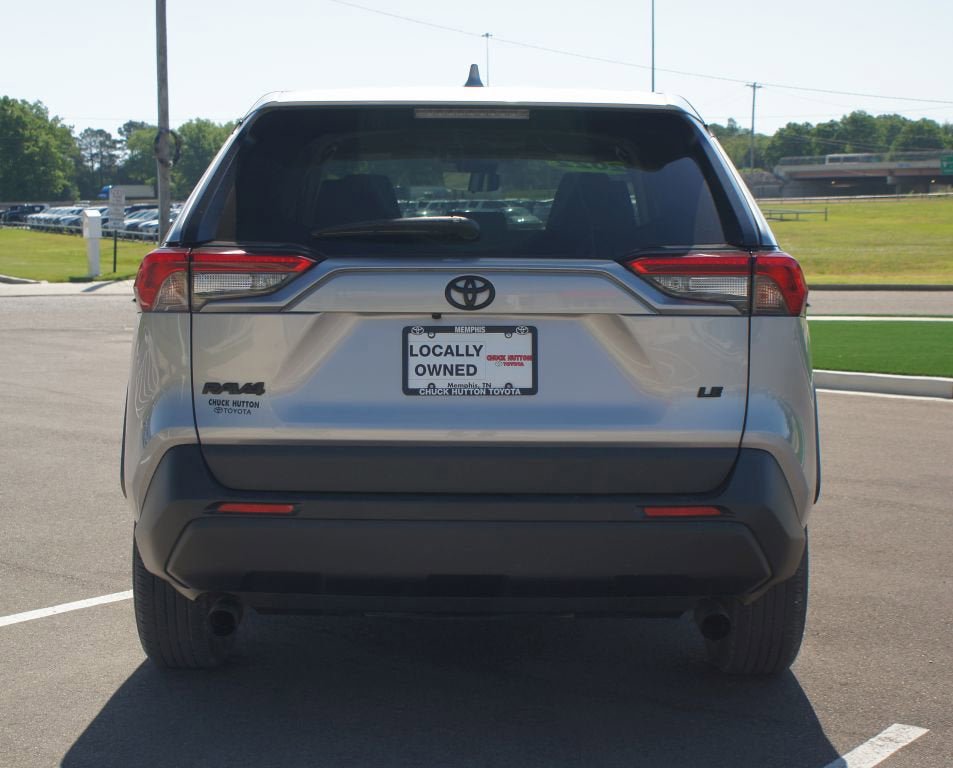 Used 2022 Toyota RAV4 LE FWD image 3