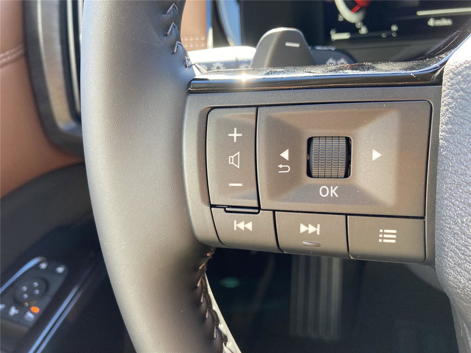 New 2026 Nissan Pathfinder Platinum image 21