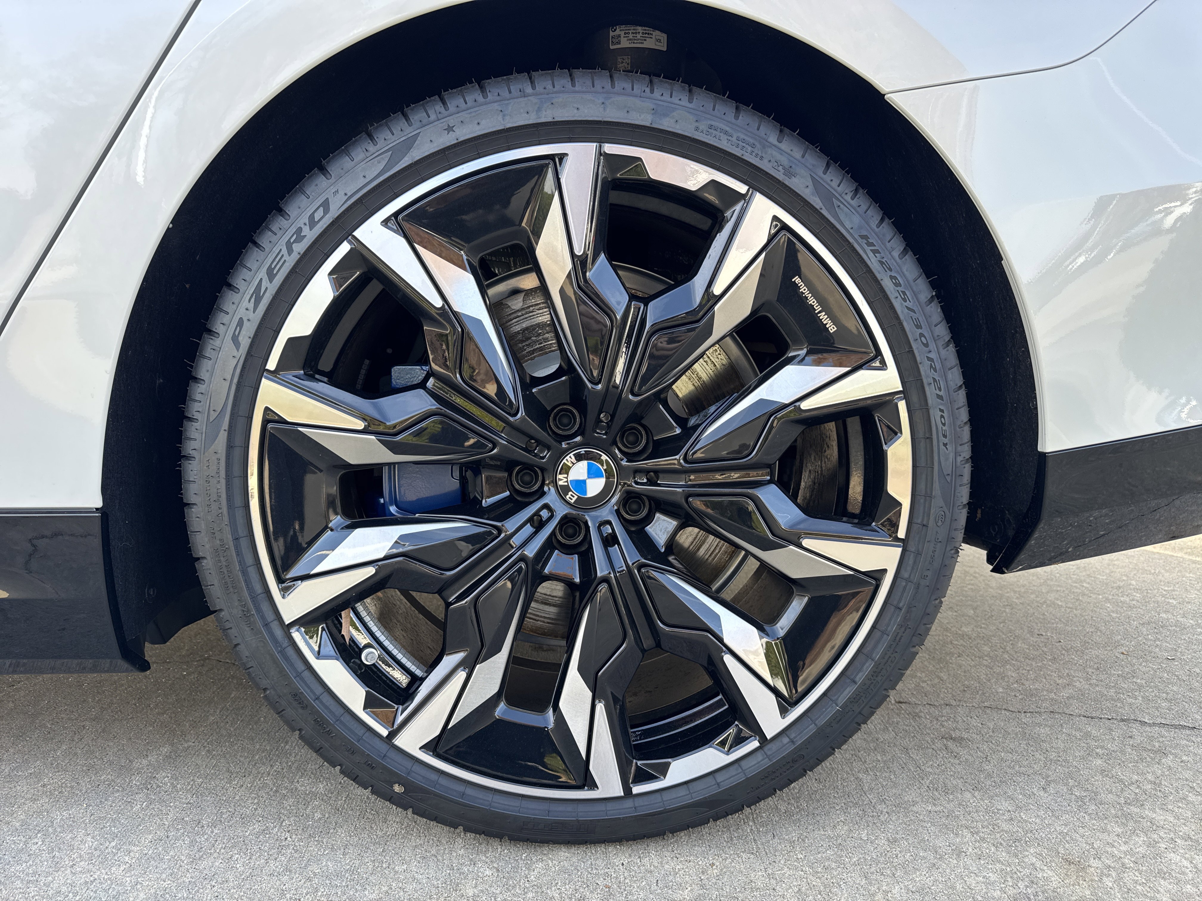 New 2026 BMW 550e xDrive w/ Executive Package image 27