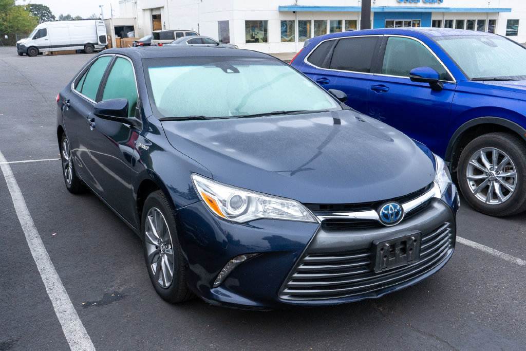 Used 2017 Toyota Camry XLE FWD image 3