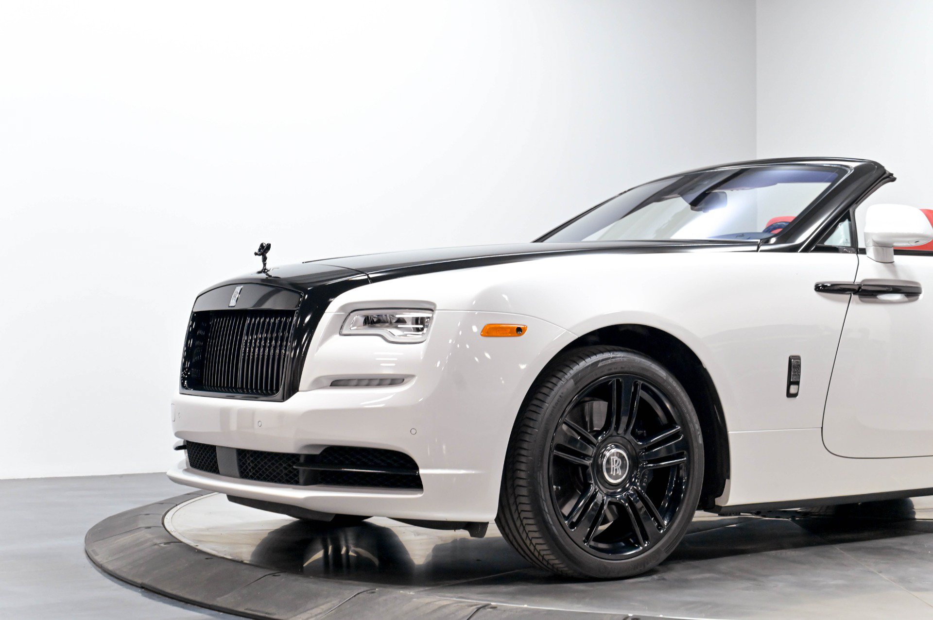 Used 2017 Rolls-Royce Dawn RWD image 6