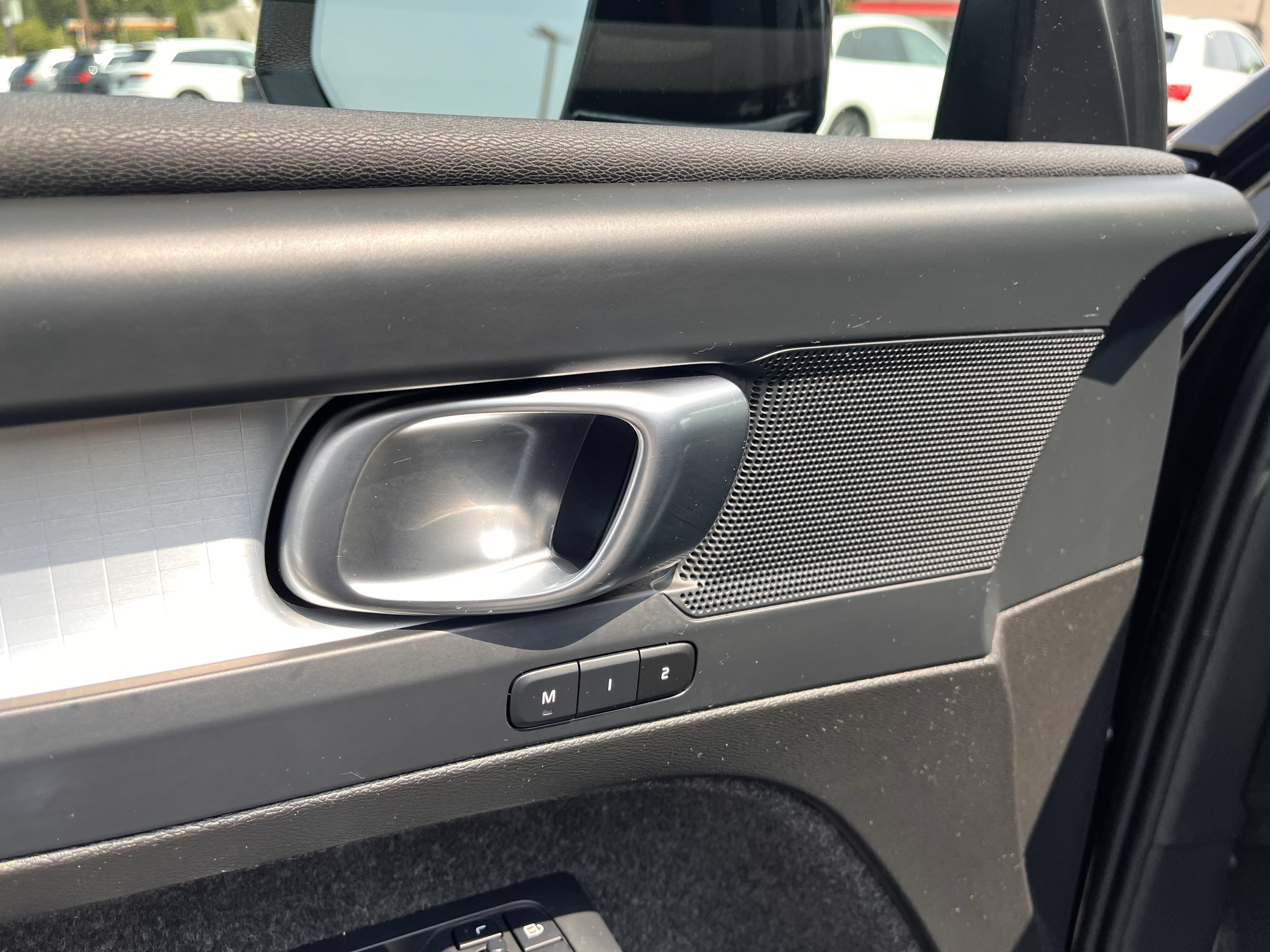 Certified 2025 Volvo XC40 B5 Core AWD/4WD image 9