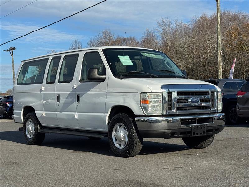 Used 2009 Ford E-350 and Econoline 350 Super Duty Wagon image 5
