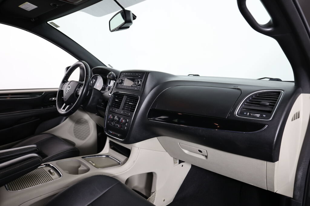 Used 2017 Dodge Grand Caravan SXT FWD image 22