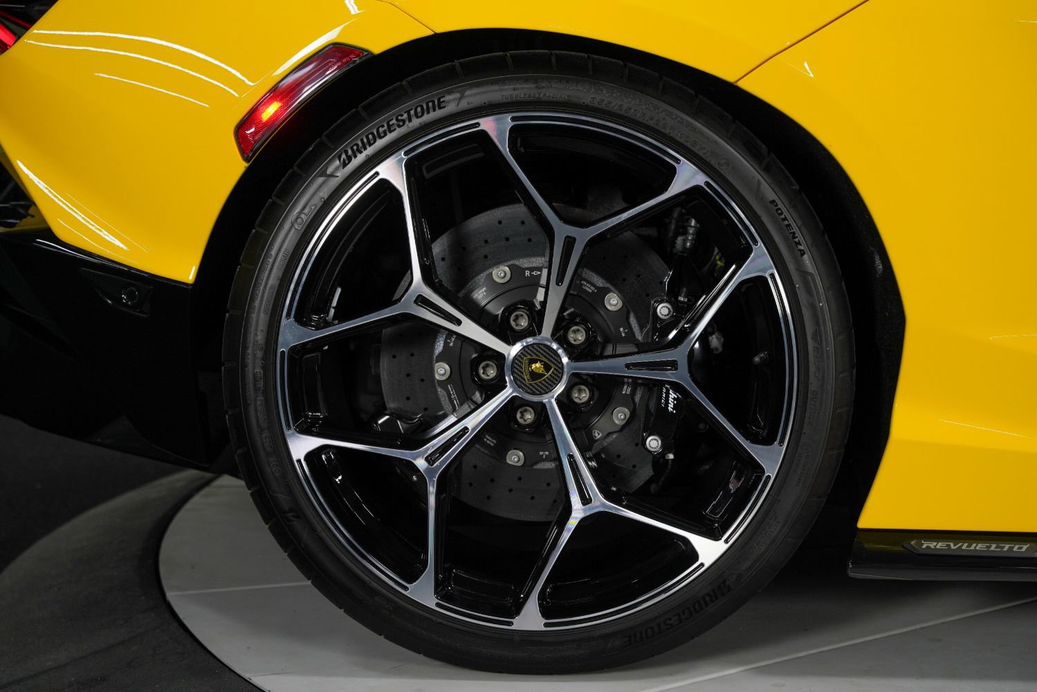 Used 2024 Lamborghini Revuelto AWD/4WD image 27