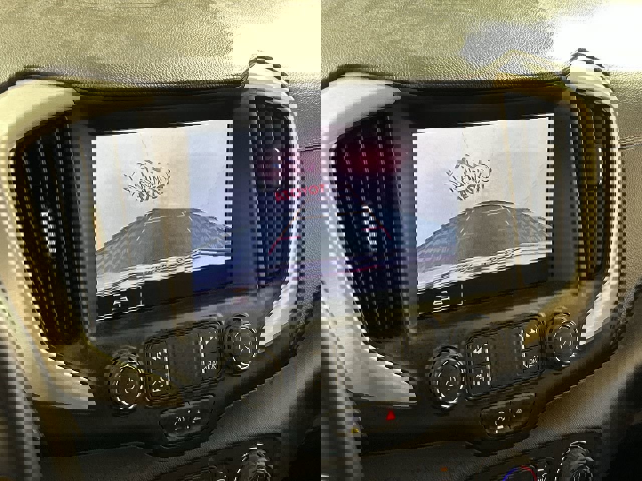 Used 2024 GMC Terrain SLT image 17