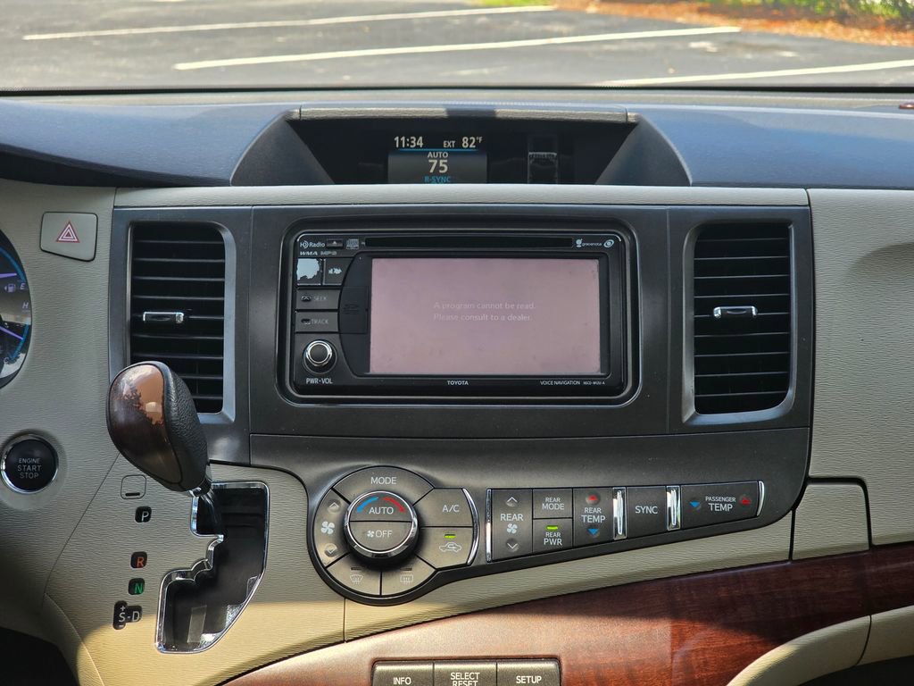 Used 2014 Toyota Sienna Limited image 11