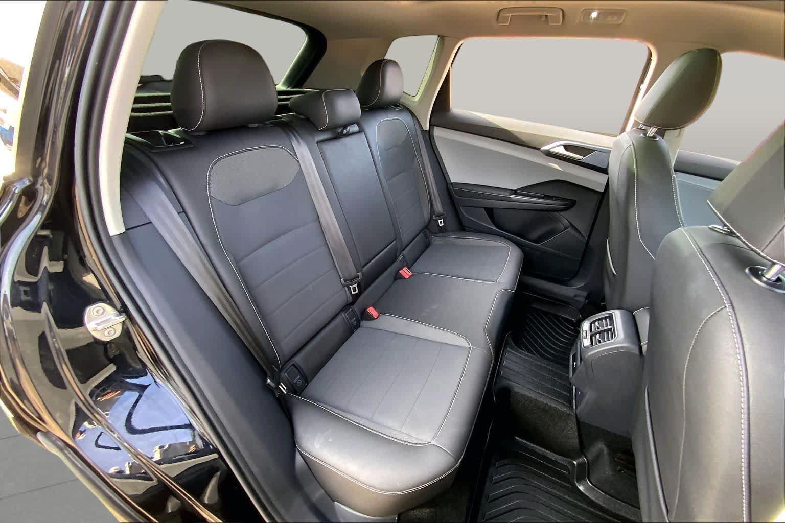 Used 2024 Volkswagen Taos SE w/ Panoramic Sunroof Package FWD image 20