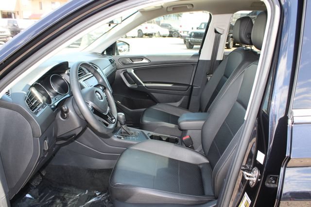 Used 2020 Volkswagen Tiguan SE R-Line FWD image 29