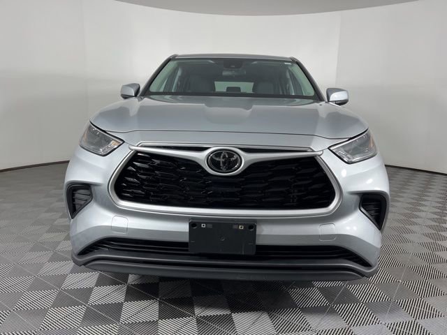 Used 2023 Toyota Highlander L image 4