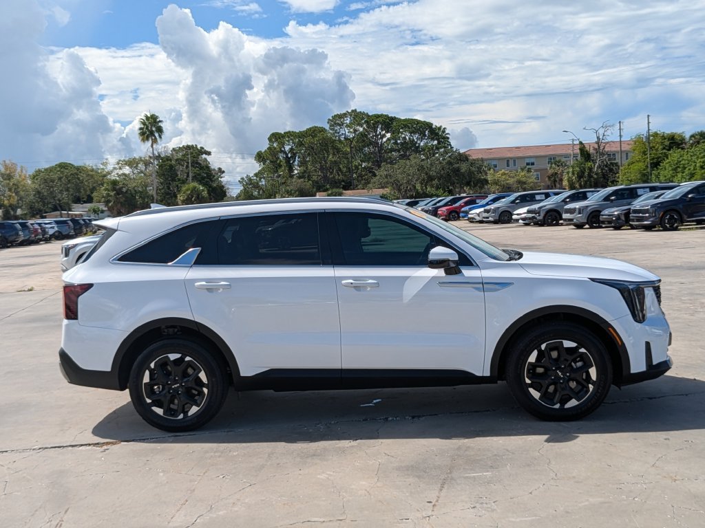 Certified 2026 Kia Sorento S w/ S Panoramic Sunroof Package FWD image 9